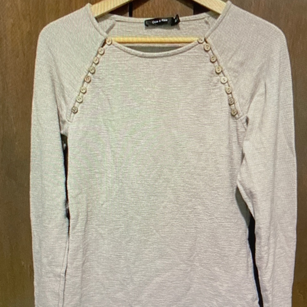 Doe & Rae Cream Button-Trim Raglan Long Sleeve Top
